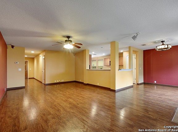 4th image of 5560 Columbia Dr