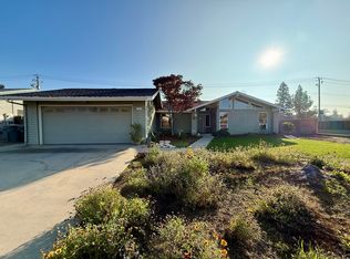 1916 Calimyrna Ave, Clovis, CA 93611