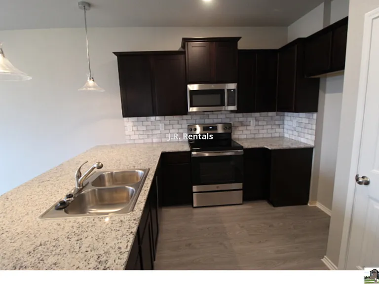 227 Green Valley Dr — Photo 5