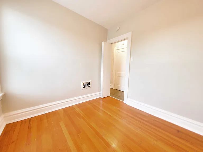3931 Parker Ave — Photo 11