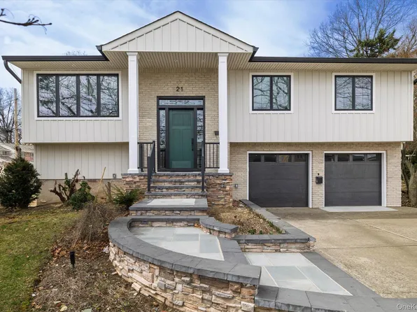 21 Dunhill Road, New Hyde Park, NY 11040