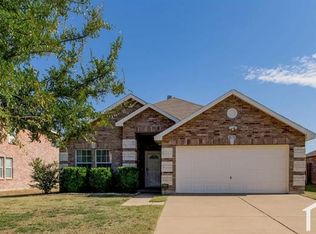 818 Wild Prairie Dr, Arlington, TX 76002