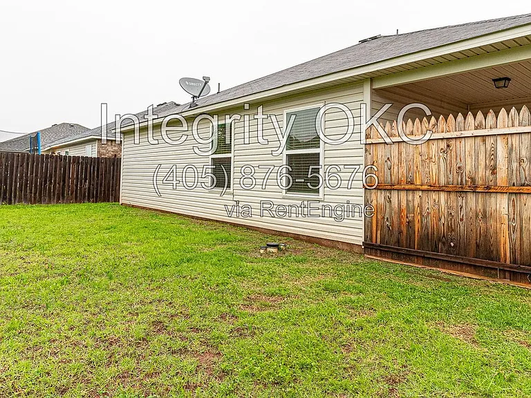 13233 Bridgewater Dr — Photo 35