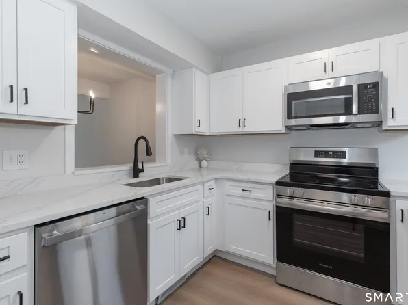 47 Woods Way #47, Woodbury, CT 06798