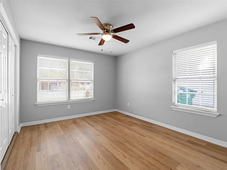1941 Lynnview Dr — Photo 15