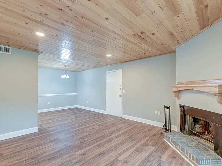 1402 Camp Rd #6B — Photo 11