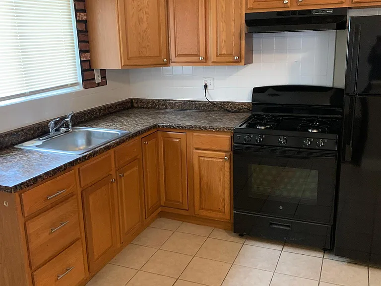 223 Flora Dr — Photo 2