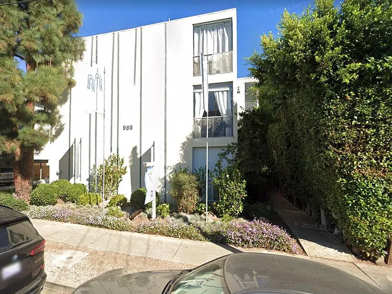 968 S Barrington Ave — Photo 11