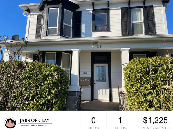 1121 NE Baker St APT 4