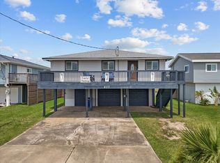 517 Swordfish Ln, Freeport, TX 77541