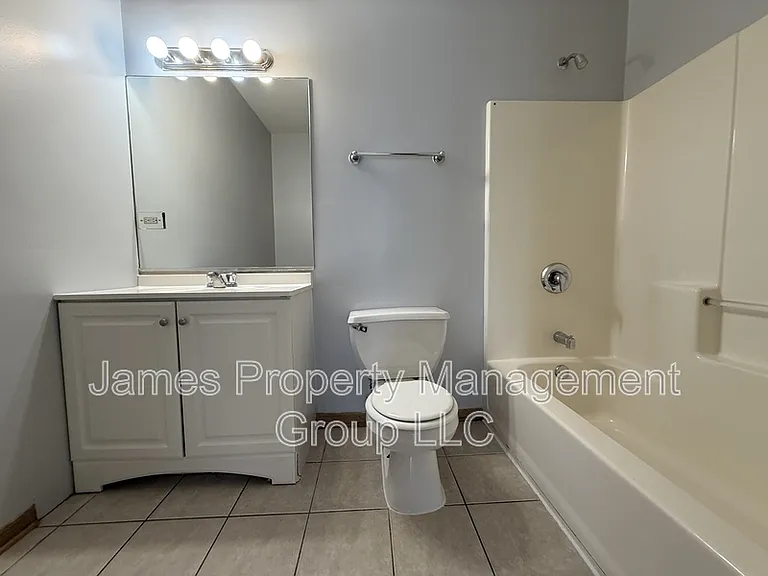 3112 W Monroe St #1 — Photo 8
