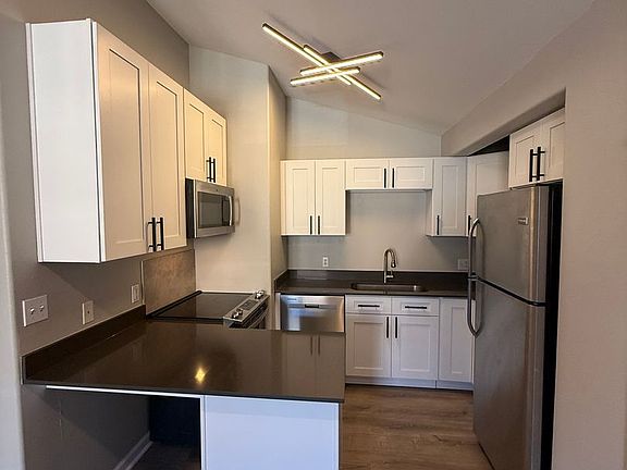 2nd image of 605-607 W 21st Ave #E