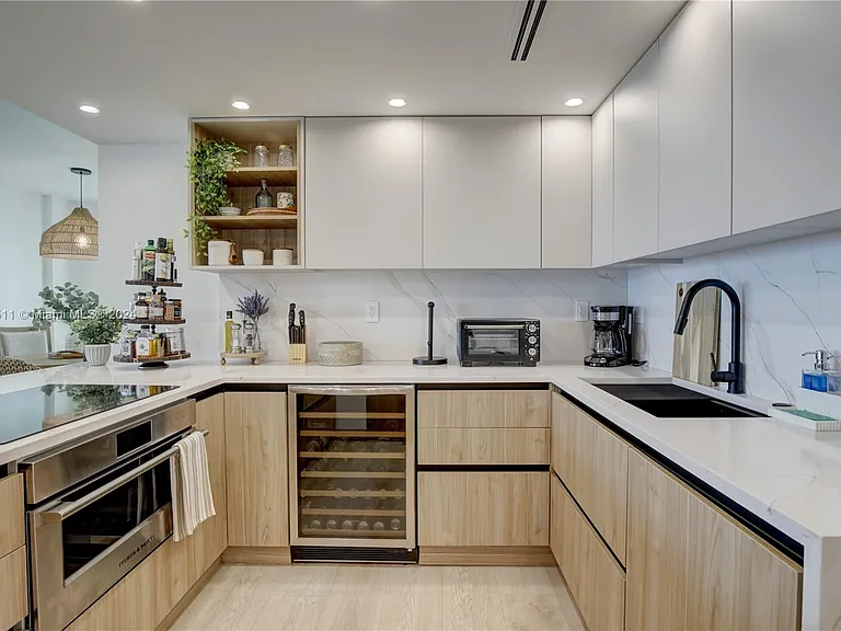 1121 Crandon Blvd #D1201 — Photo 5