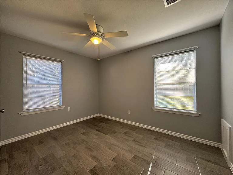514 Bertloma St — Photo 16