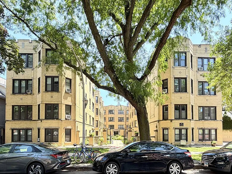 3821 N Greenview Ave #E2 — Photo 1