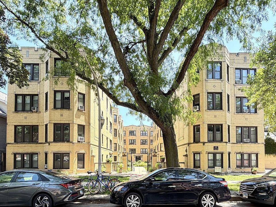 1st image of 3821 N Greenview Ave #E2