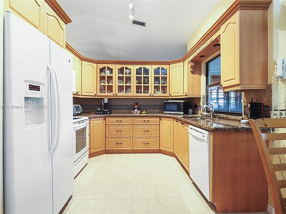 4th image of 20261 NW 8th St