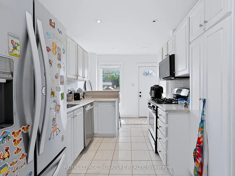 37 Strathcona Ave — Photo 7