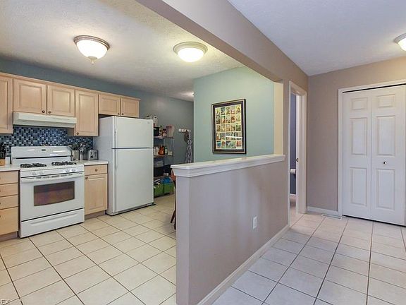 4th image of 13403 Larchmere Blvd #301