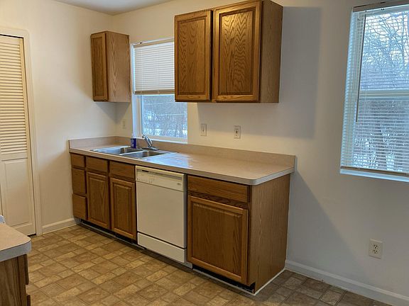 5th image of 8823 Lincoln Dr