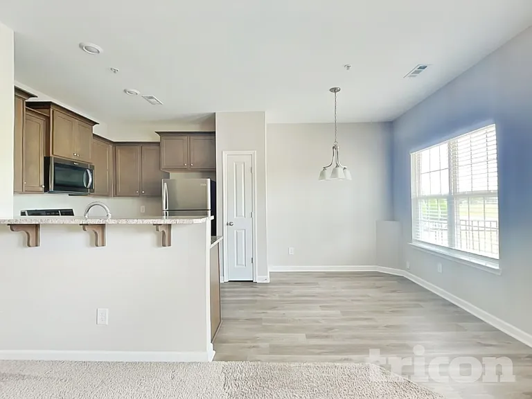 324 Kinsale Dr — Photo 4