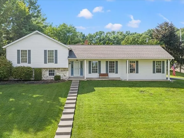 16 Governeurs Ln, Endicott, NY 13760
