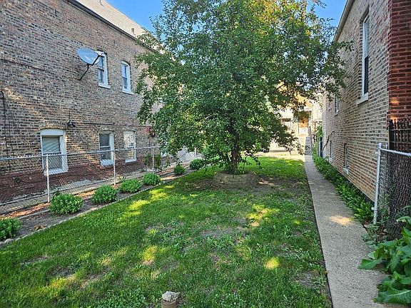 2nd image of 2835 S Kedvale Ave