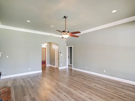 5th image of 6209 Hollyhock Ln
