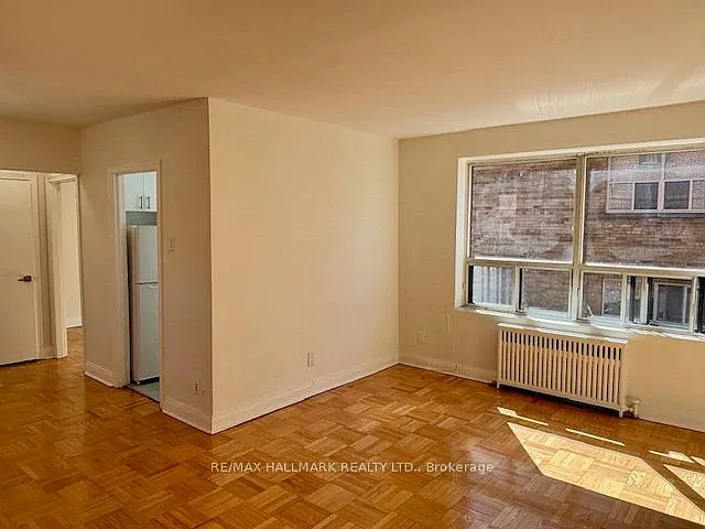 11 Anglesey Blvd — Photo 2