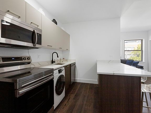 3rd image of 1551 W Hollywood Ave #4