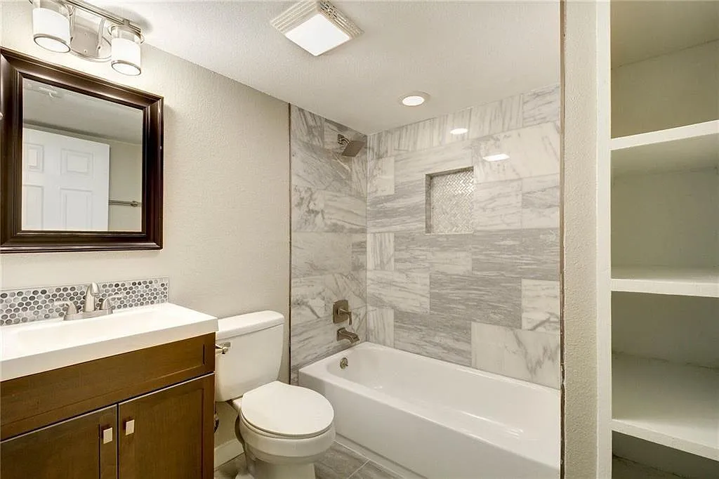 1 bed, 1.0 bath, 903 sqft, $899 — Photo 3