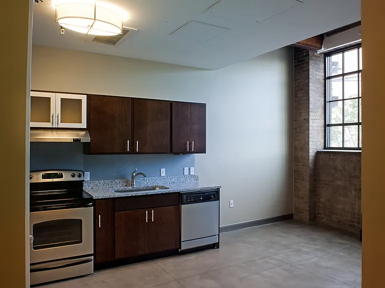 Serrano Lofts — Photo 21