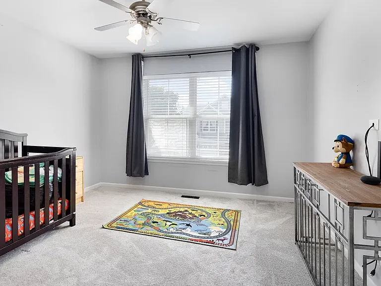433 Acushnet St — Photo 16