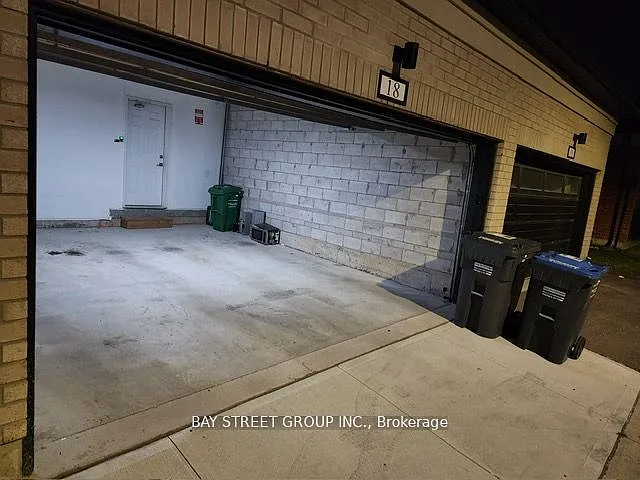 18 Military Cres — Photo 11