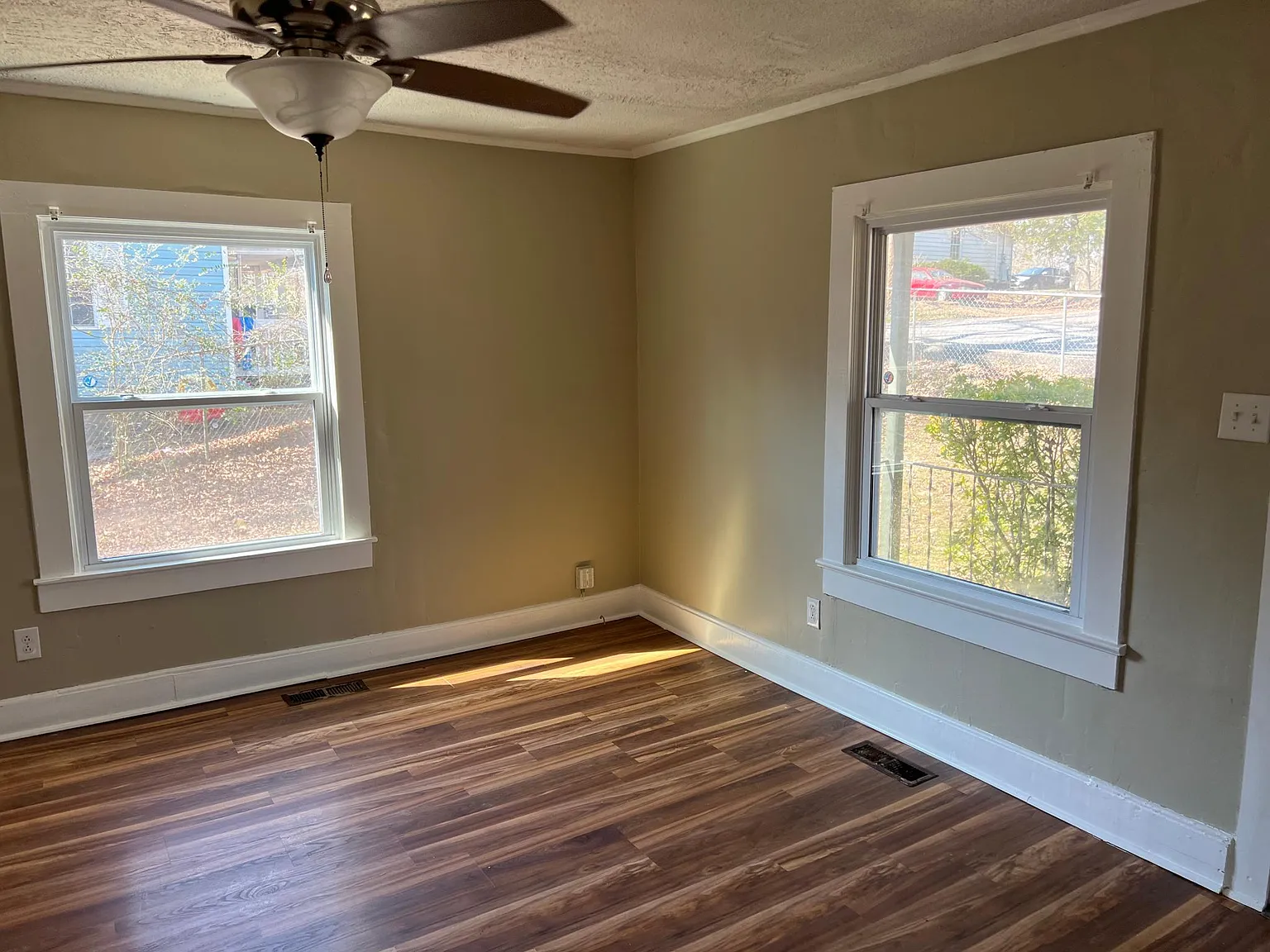 2 bed, 900 sqft, $1,300 — Photo 3