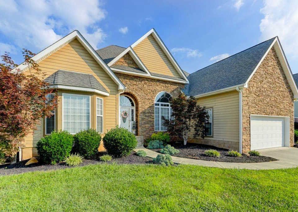 1st image of 10429 Ivy Hollow Dr