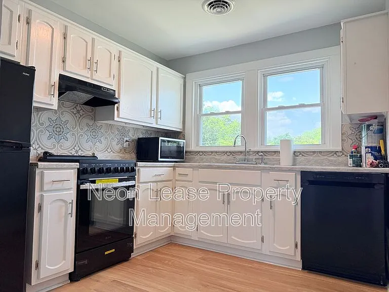 880 S State St #2 — Photo 2