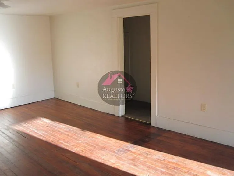 501 & 1/2 S Ash St — Photo 9