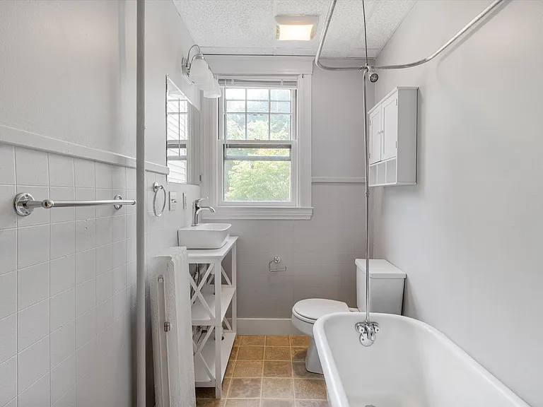 34 Lyndon St #A — Photo 16