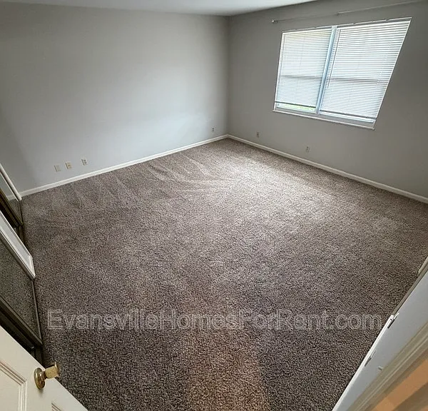 400 S Bosse Ave — Photo 8