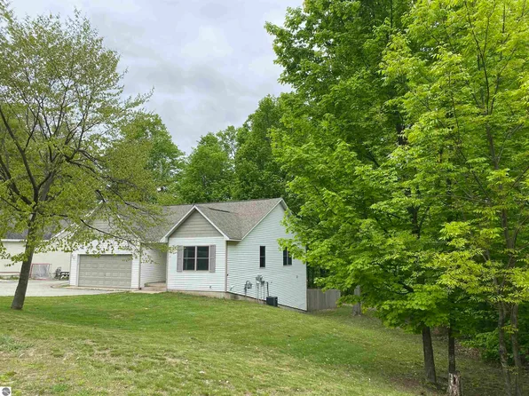 835 Eden St, Kingsley, MI 49649