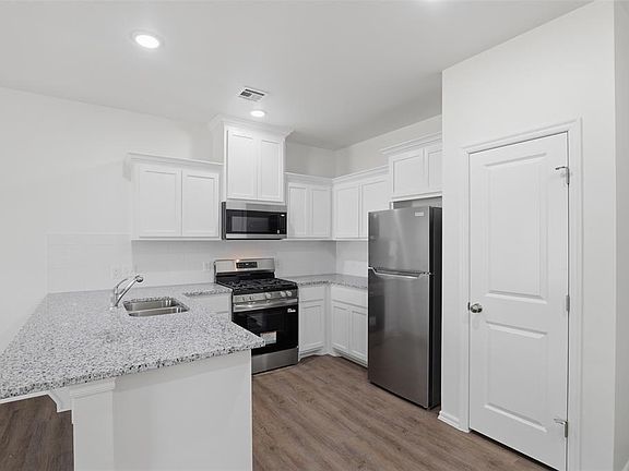 3rd image of 10613 SW 17th Ct