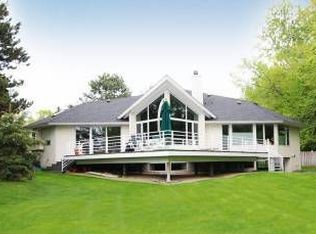 130 Hunters Glen Rd, Wayzata, MN 55391