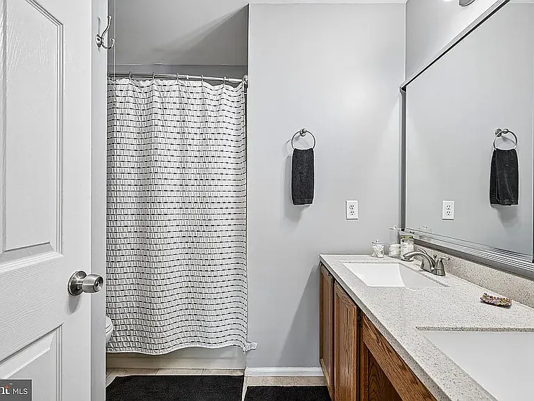184 Victoria Ct — Photo 22