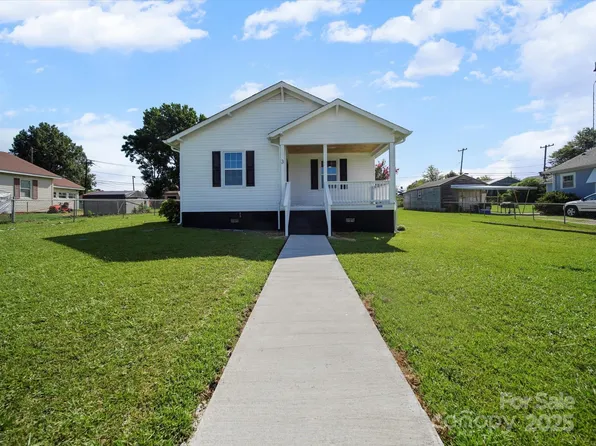 3 Maple St, Great Falls, SC 29055