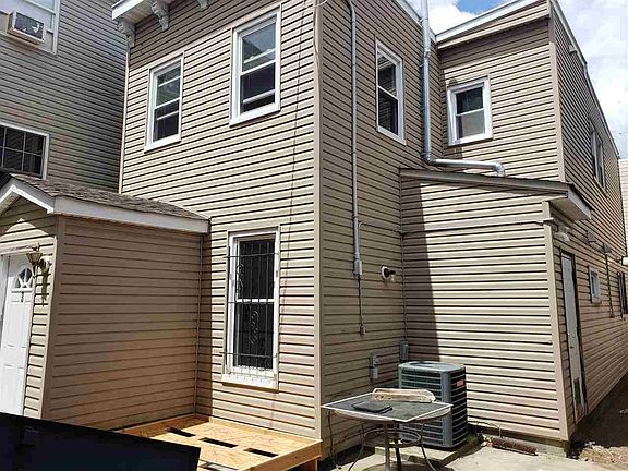2nd image of 125 Van Horne St