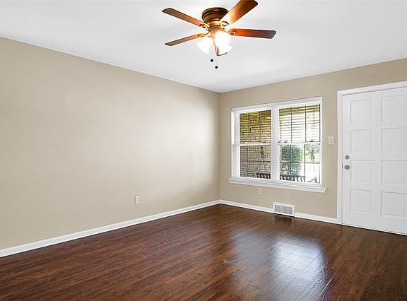 4th image of 405 W Coats Dr