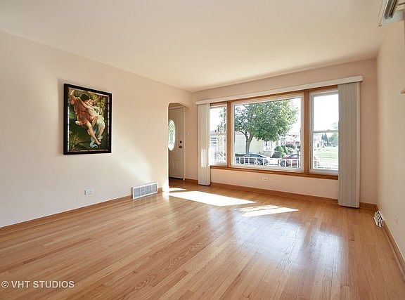 3rd image of 6026 S Nashville Ave