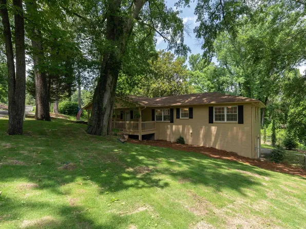 615 Staffordshire Ln, Vestavia Hills, AL 35226