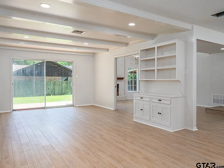 509 Winchester Dr — Photo 10